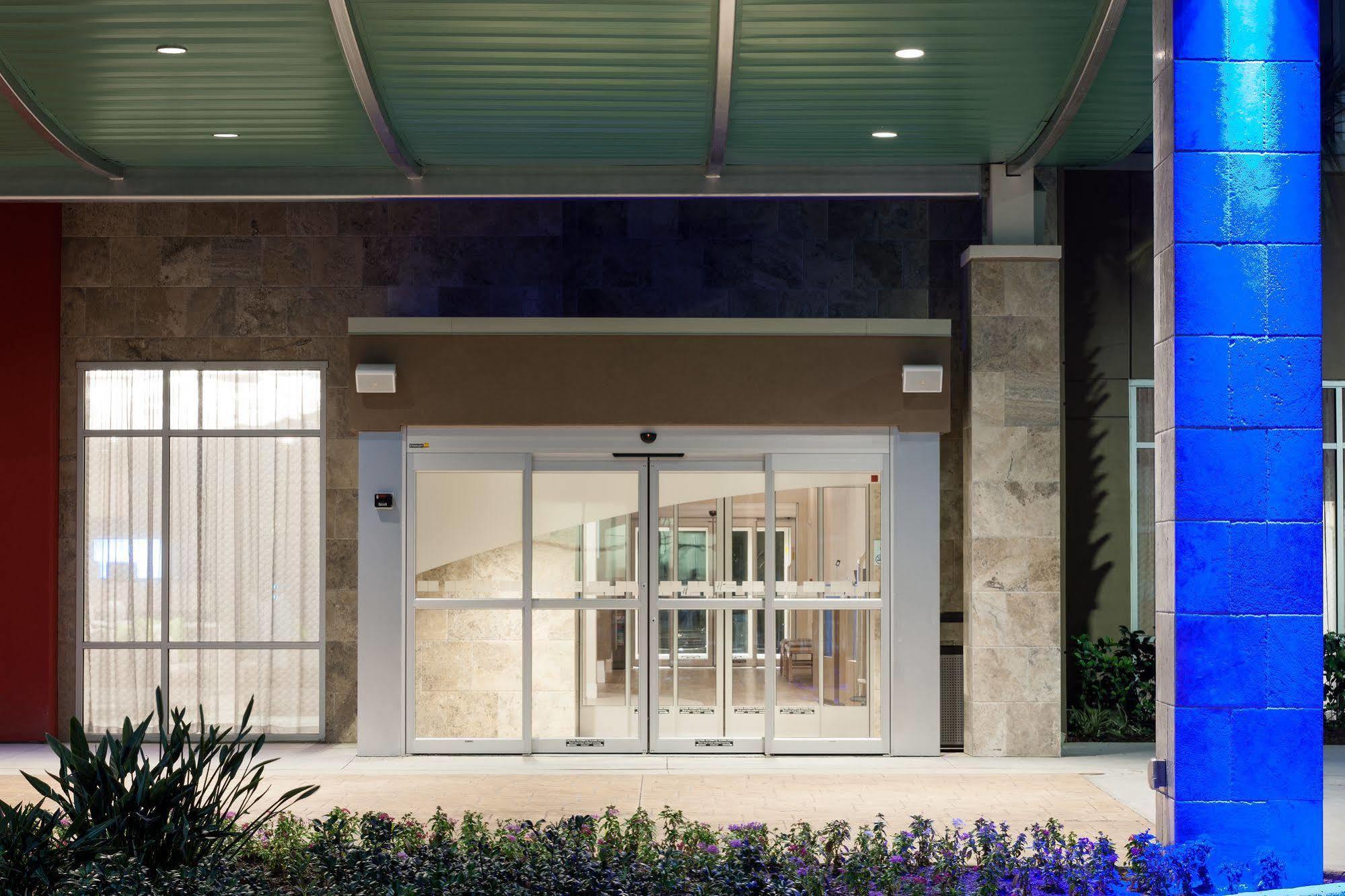Holiday Inn Express & Suites - Orlando At Seaworld By Ihg Hotel 3*