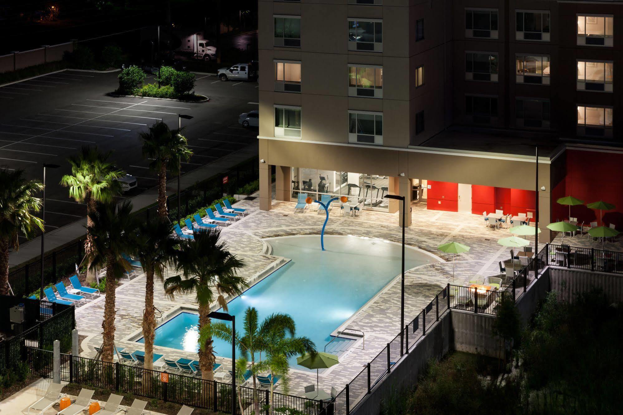 Holiday Inn Express & Suites - Orlando At Seaworld By Ihg 3*