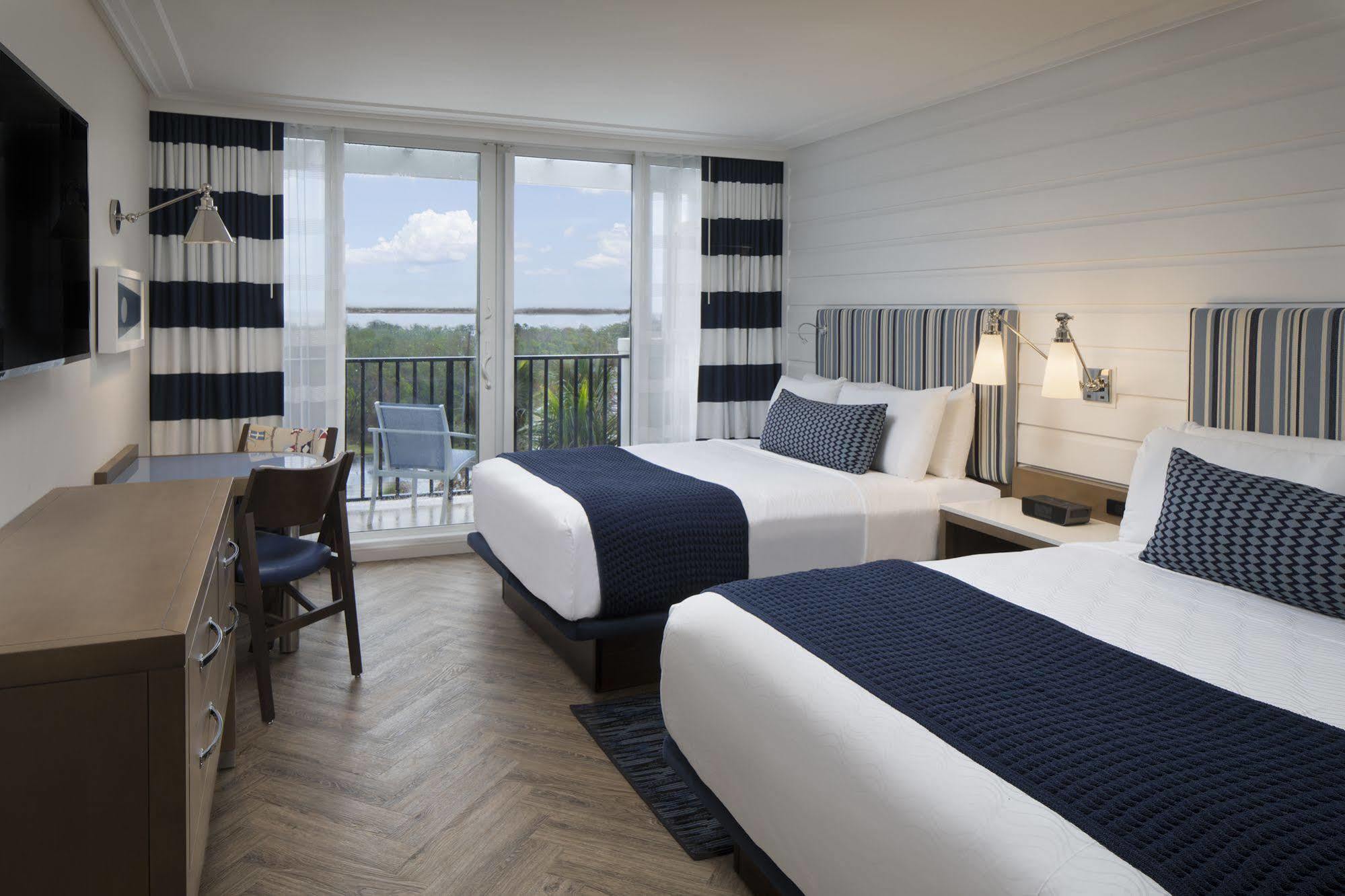 Resort Hutchinson Shores & 4*