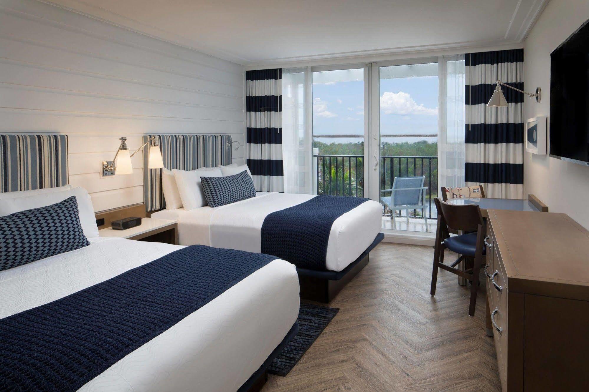 Hutchinson Shores & 4*