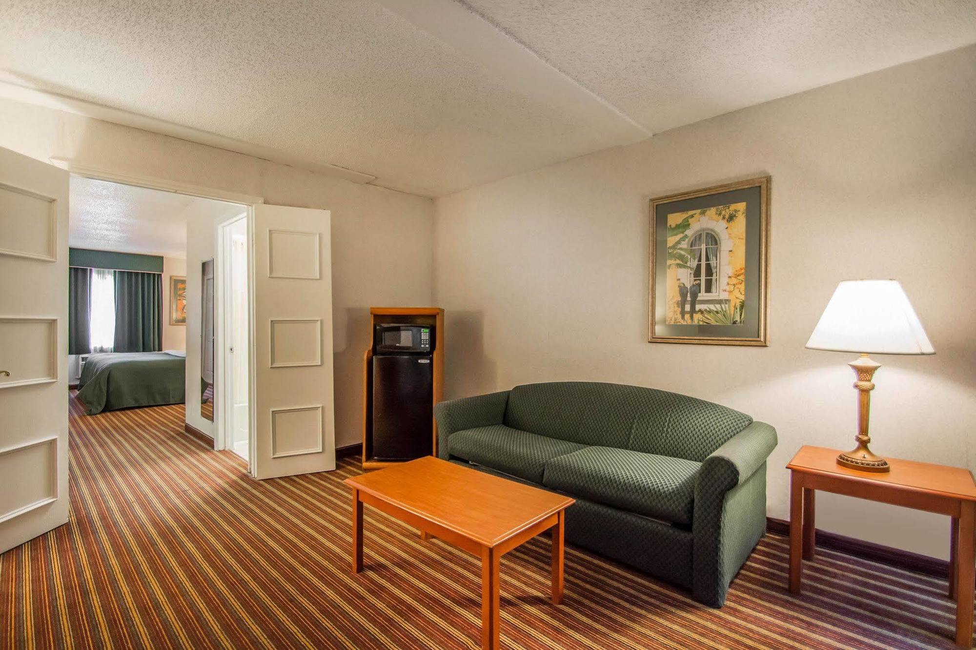 Quality & At Tropicana Field Hotel