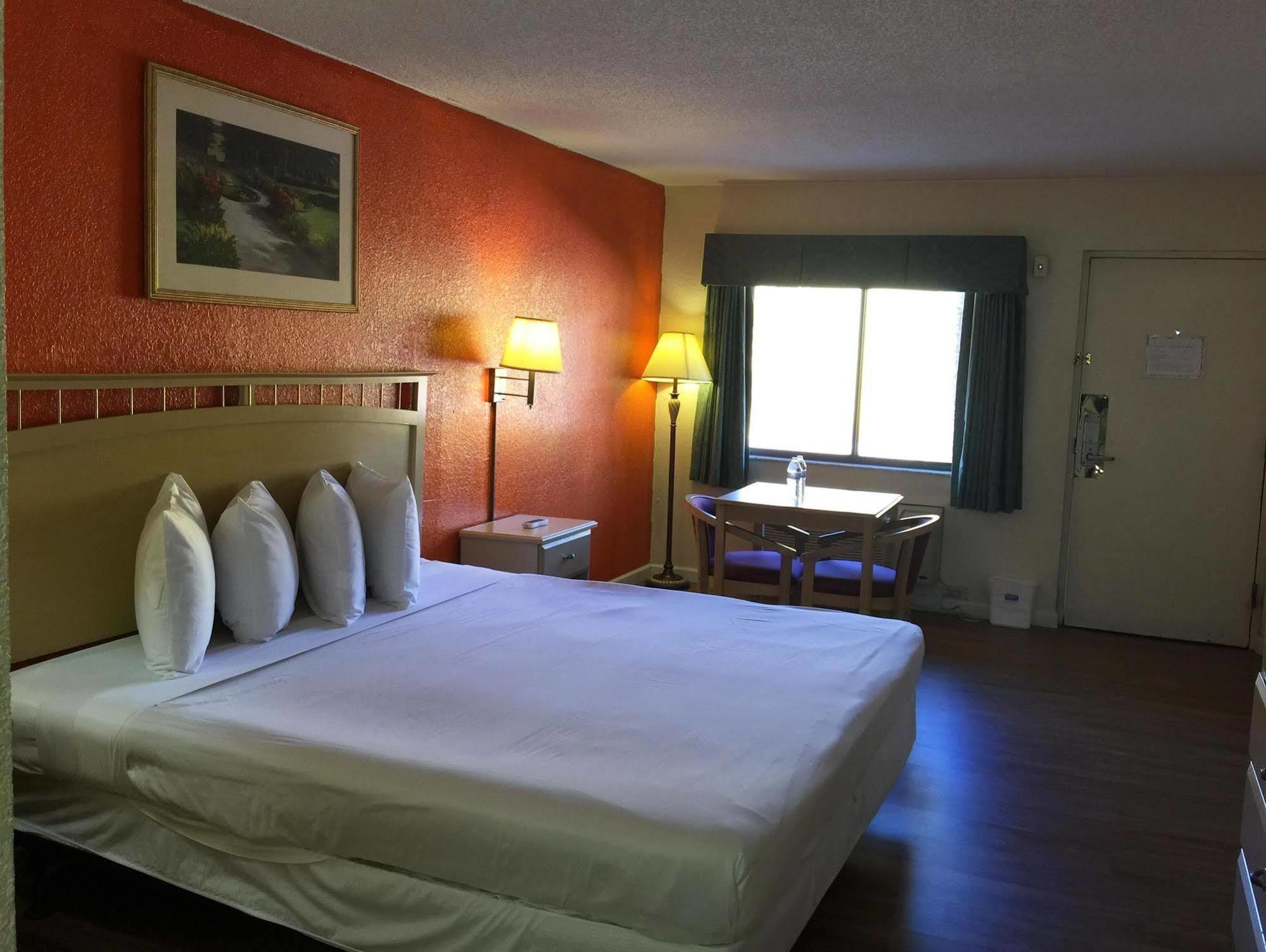 Country Hearth Inn- Kissimmee