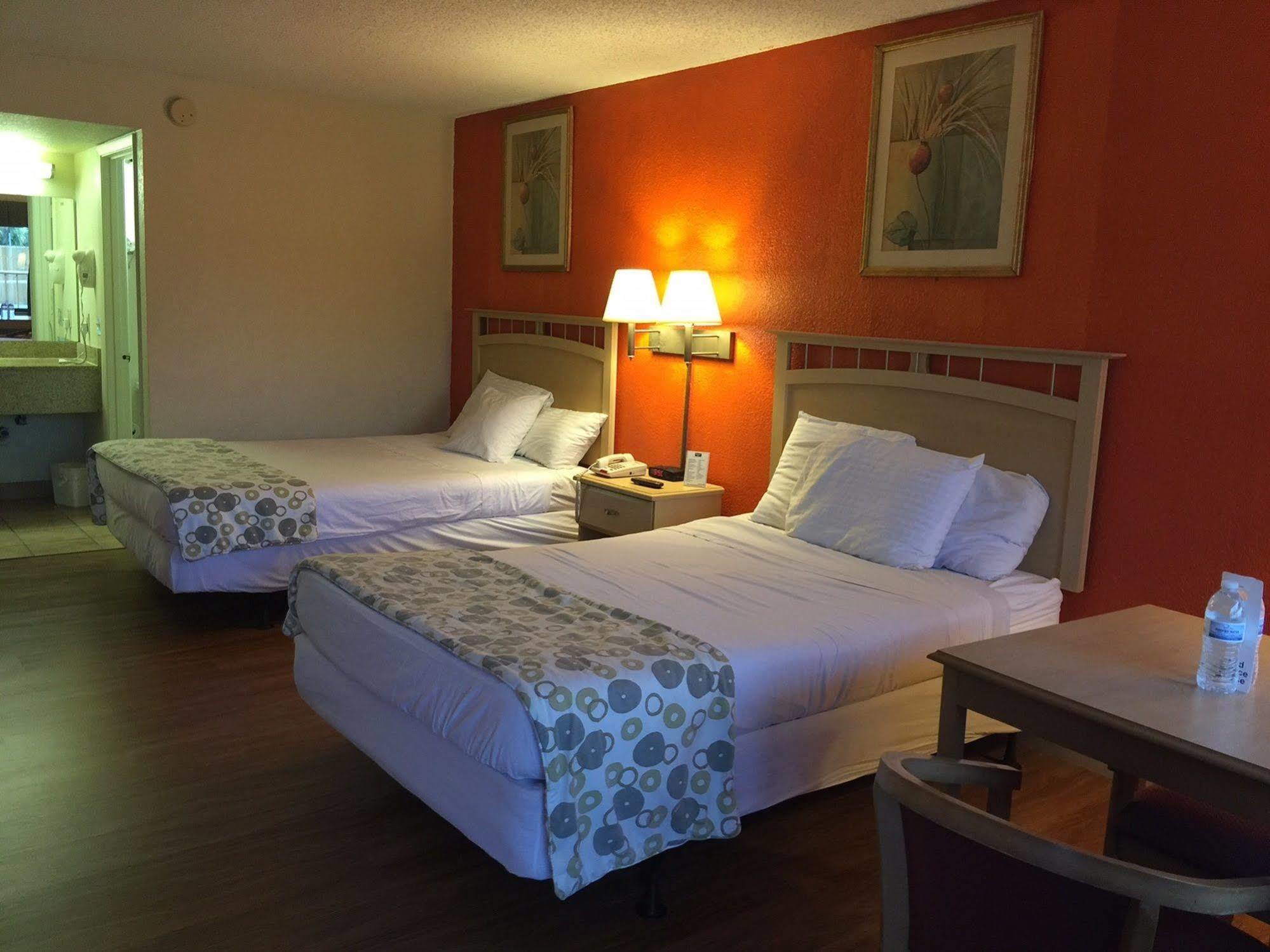 Country Hearth Inn- Motel Kissimmee