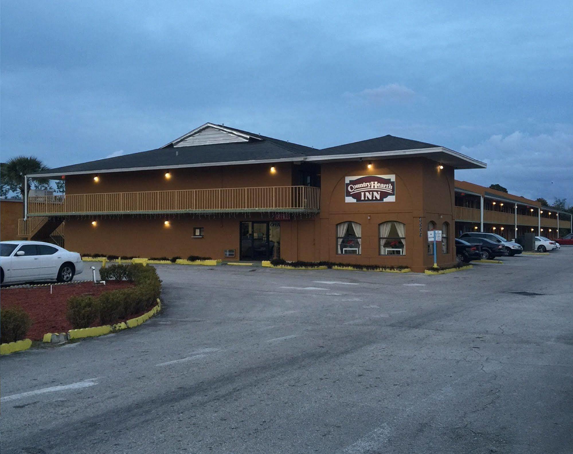 Country Hearth Inn- 2*