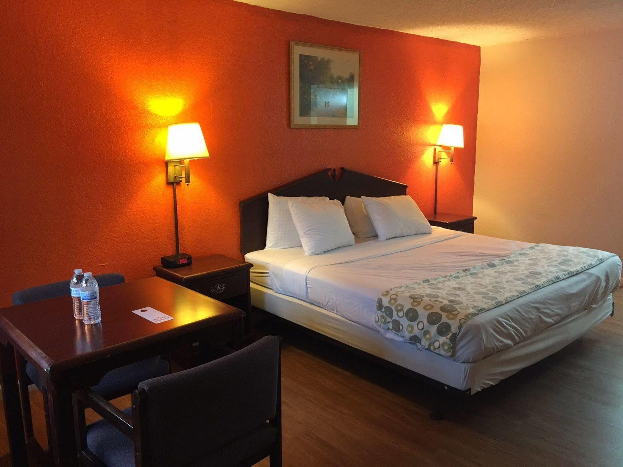 Country Hearth Inn- Kissimmee