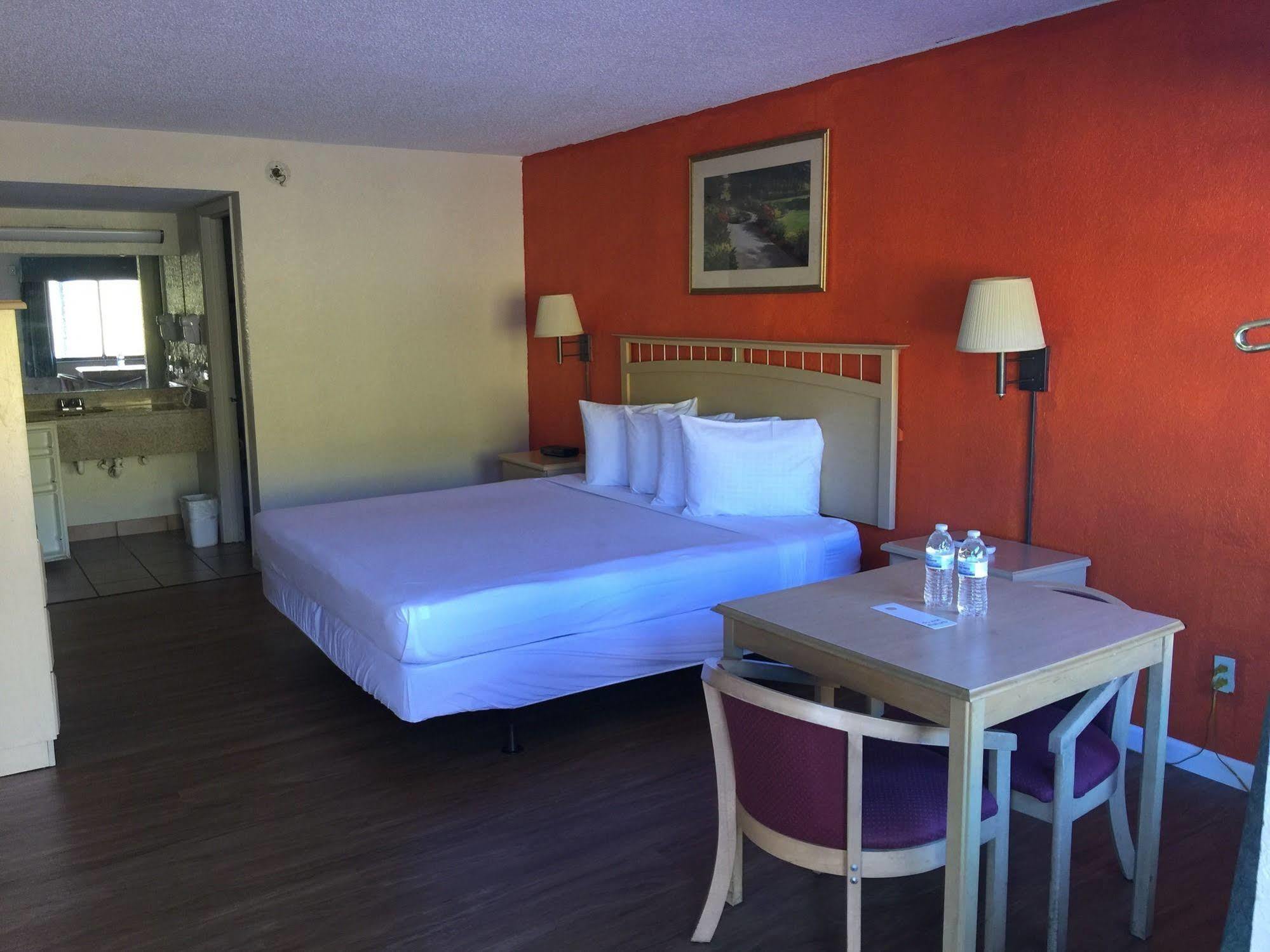 Country Hearth Inn- Kissimmee