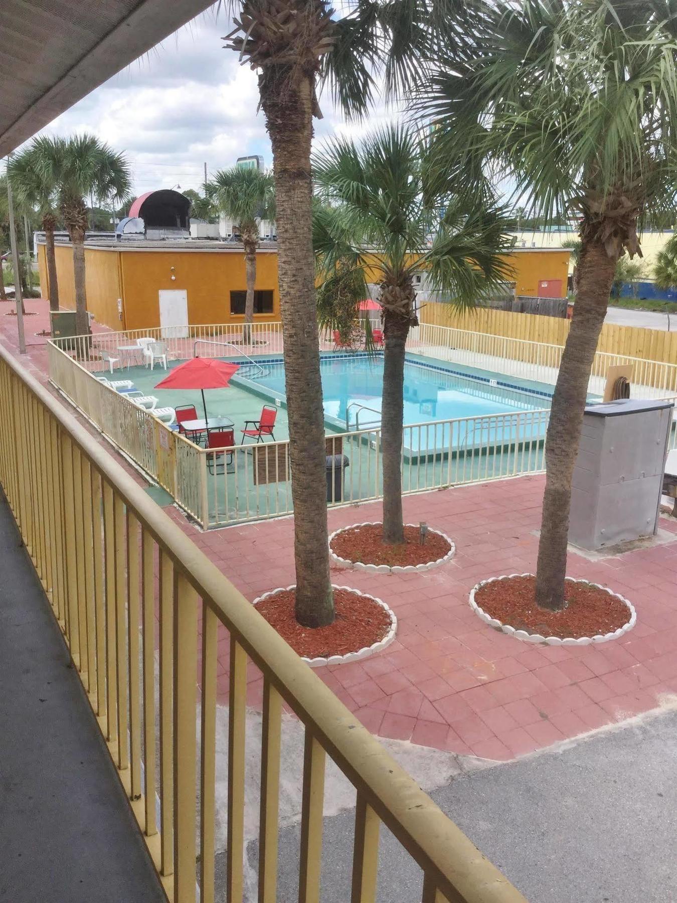 Country Hearth Inn- Motel Kissimmee