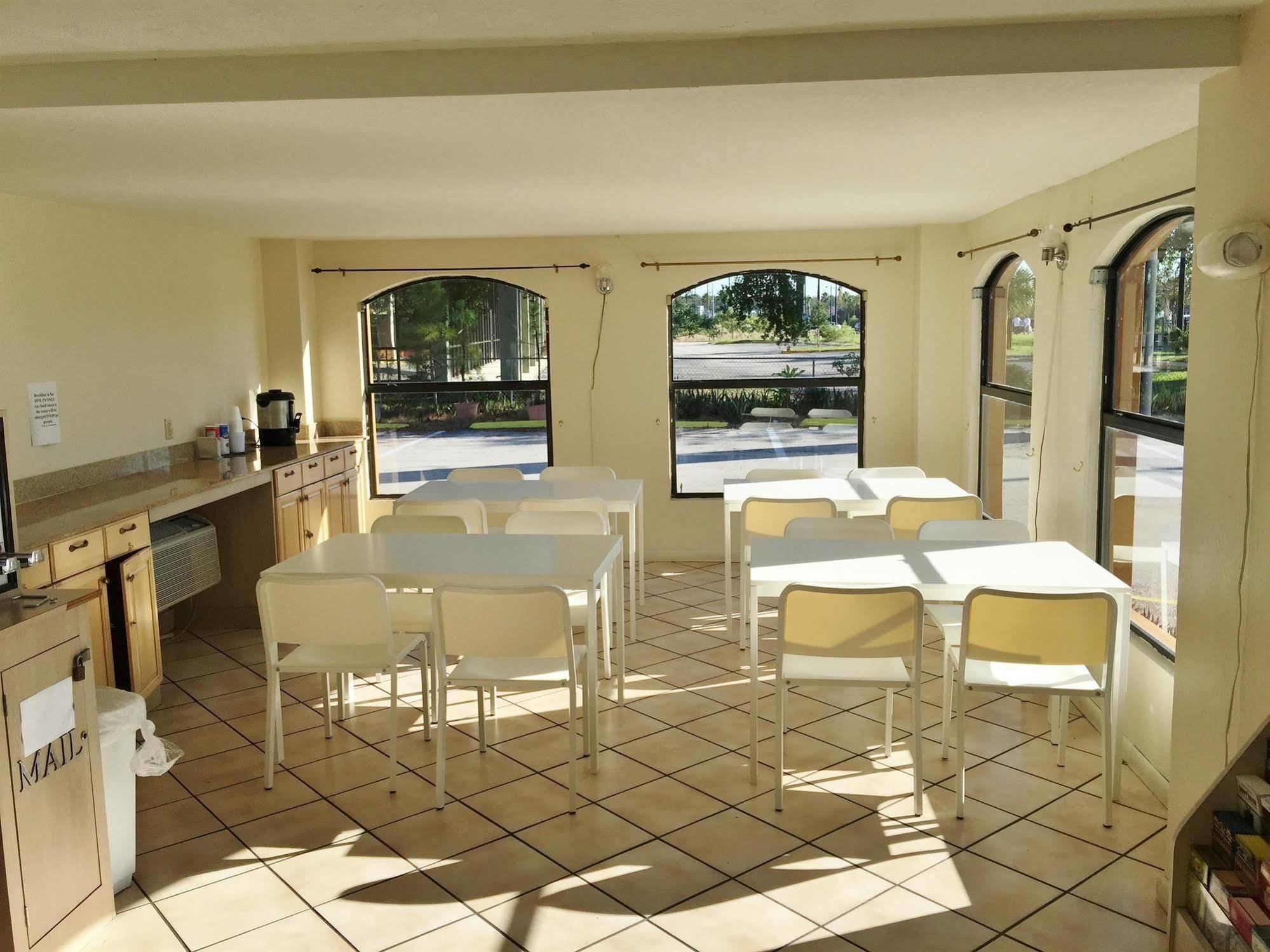 Motel Country Hearth Inn- Kissimmee