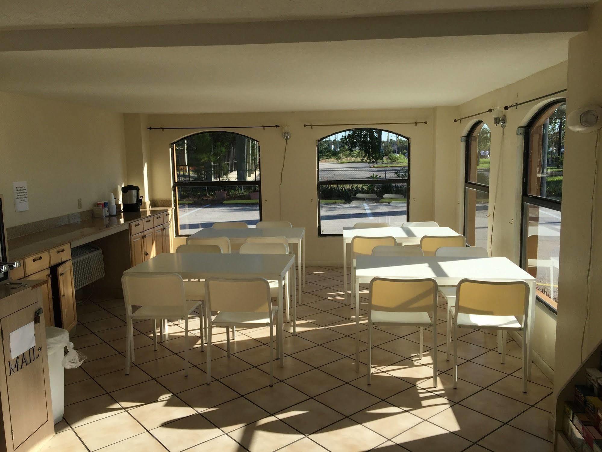Country Hearth Inn- Motel Kissimmee