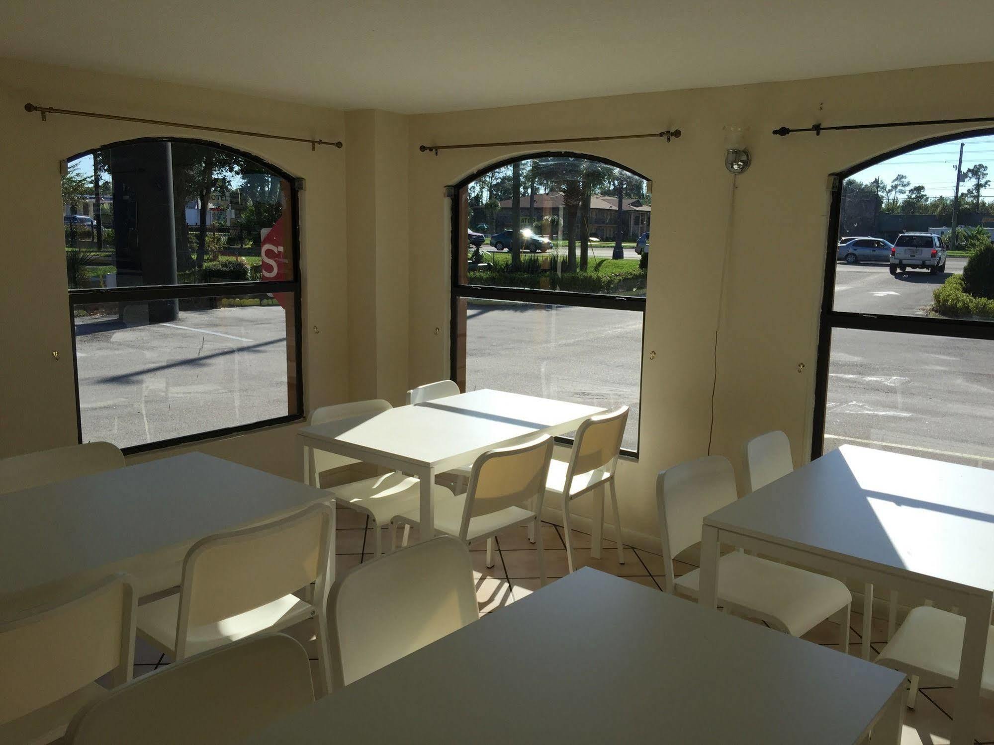 Country Hearth Inn- 2*