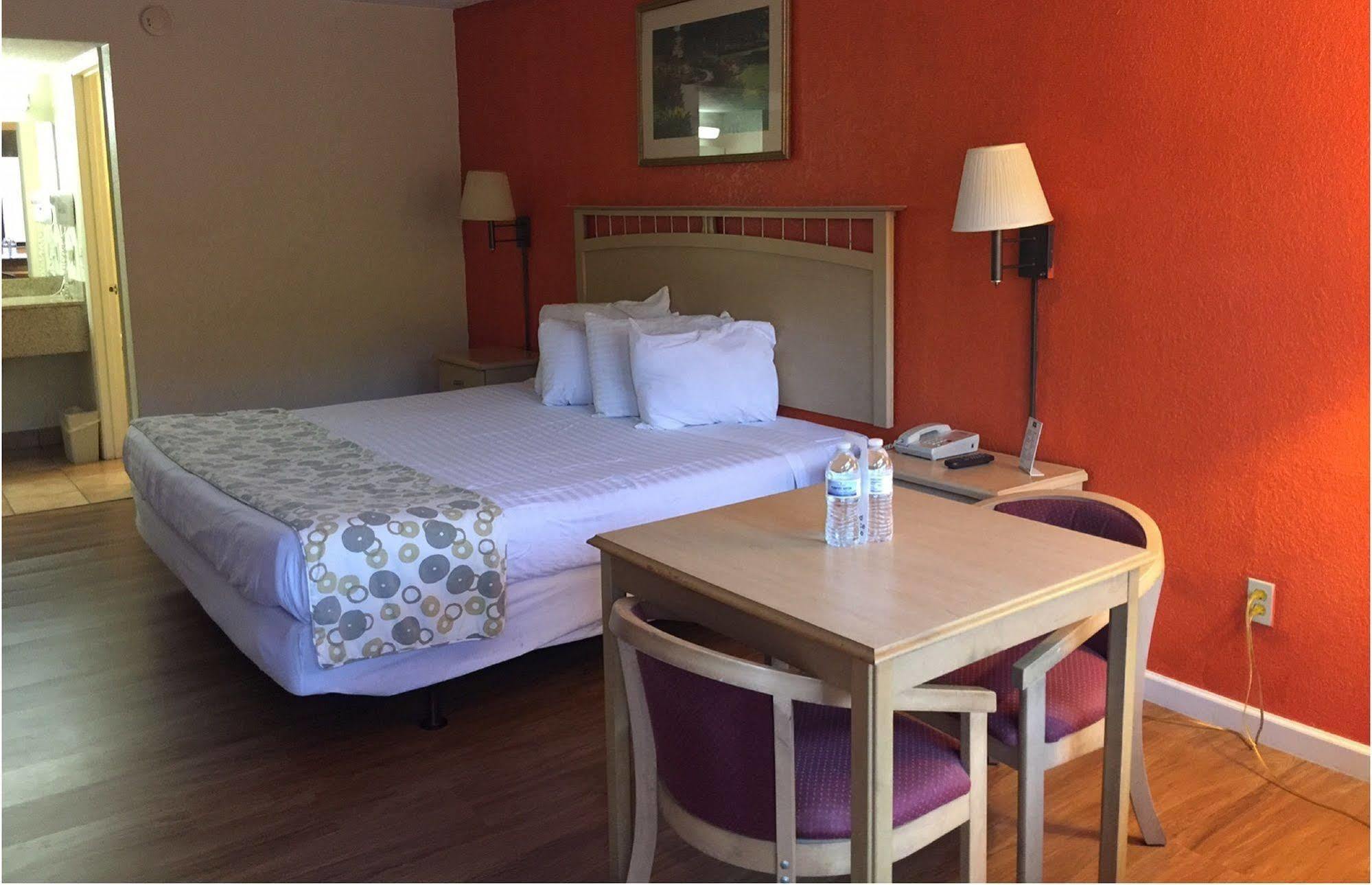 Country Hearth Inn-