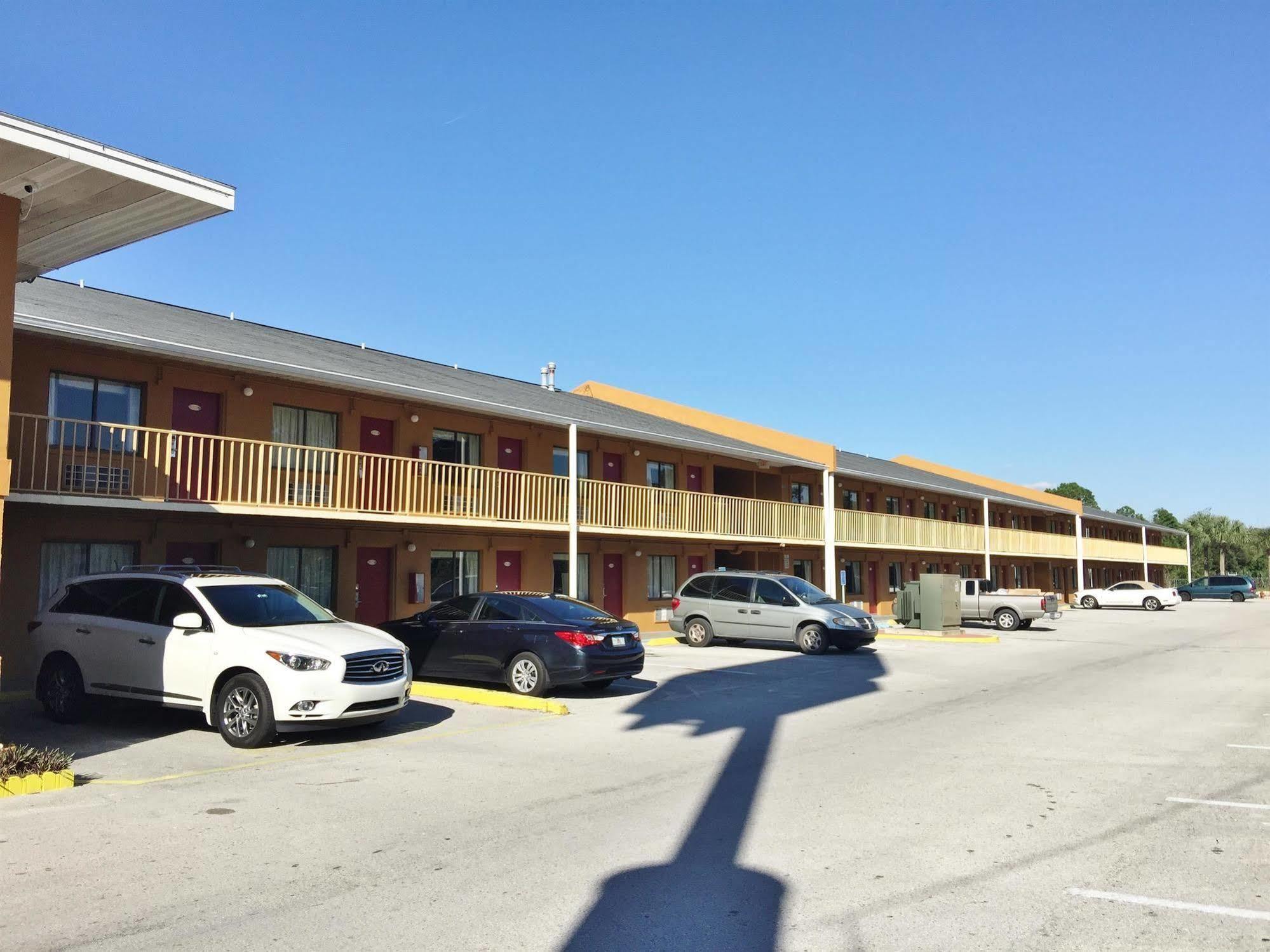 Motel Country Hearth Inn- Kissimmee