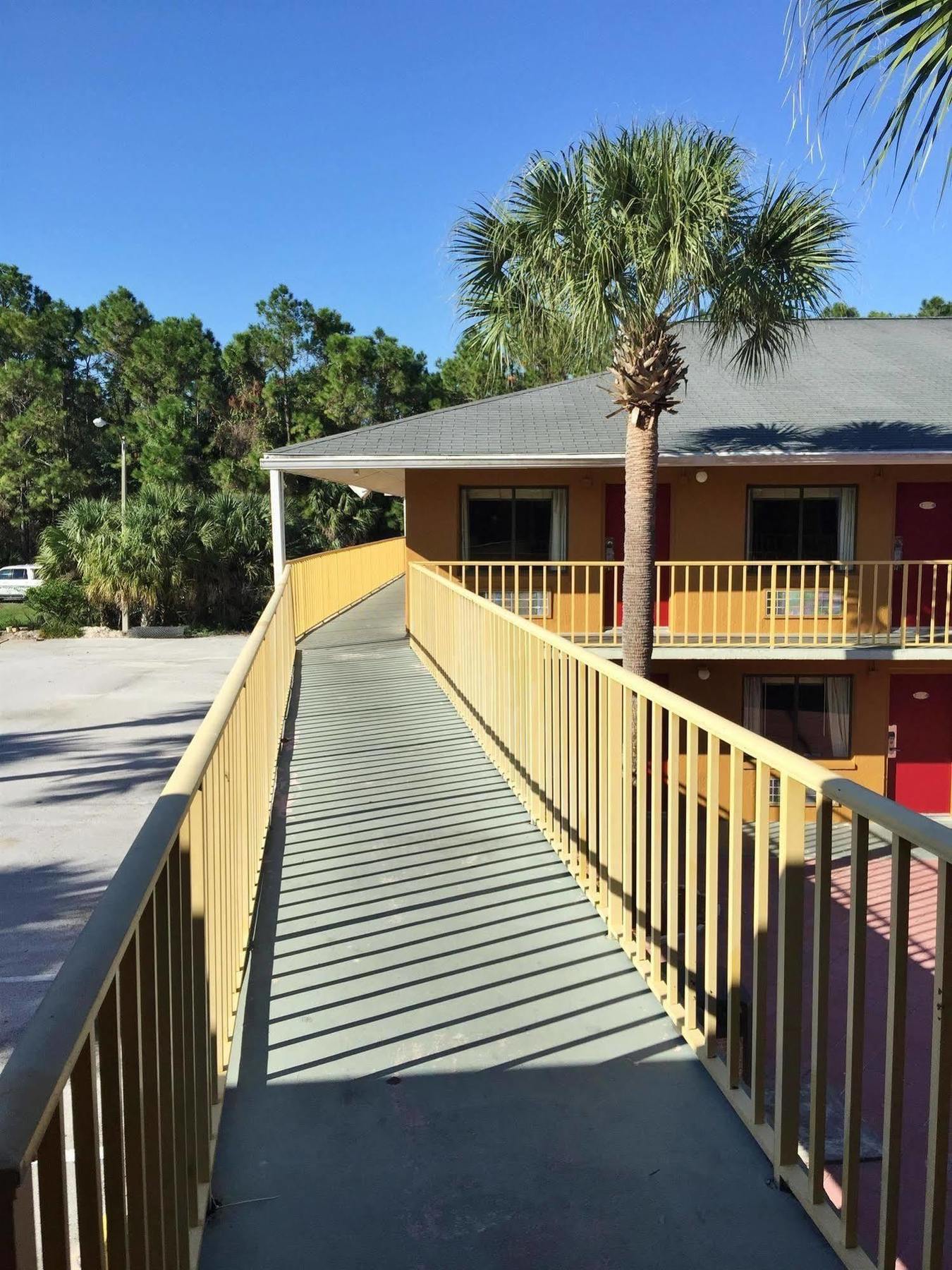 Country Hearth Inn-