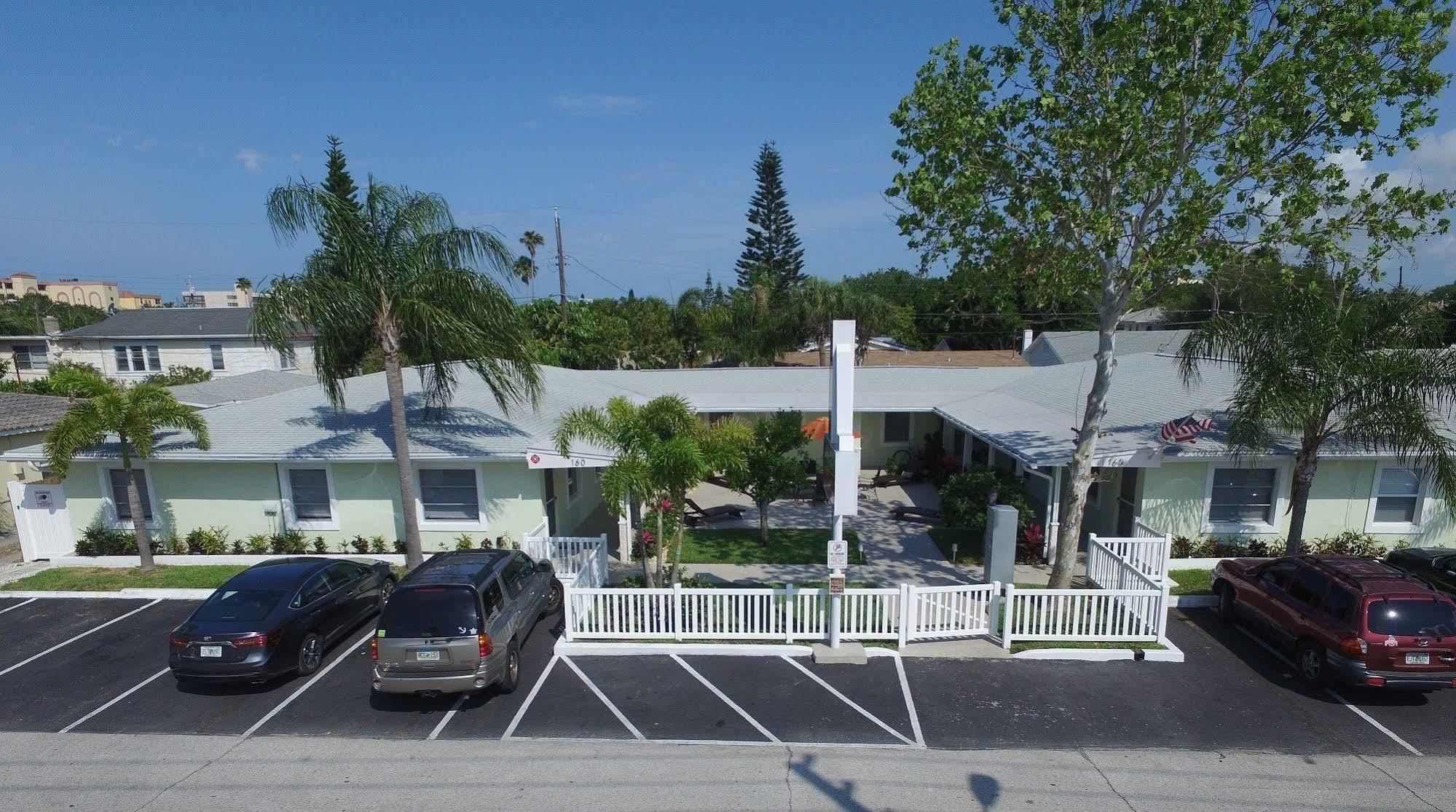 Park Shore Suites Aparthotel
