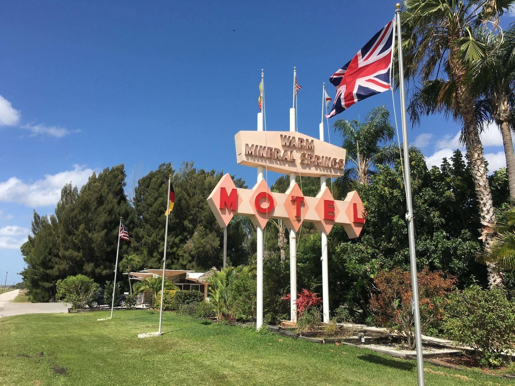 Warm Mineral Springs Motel 2*