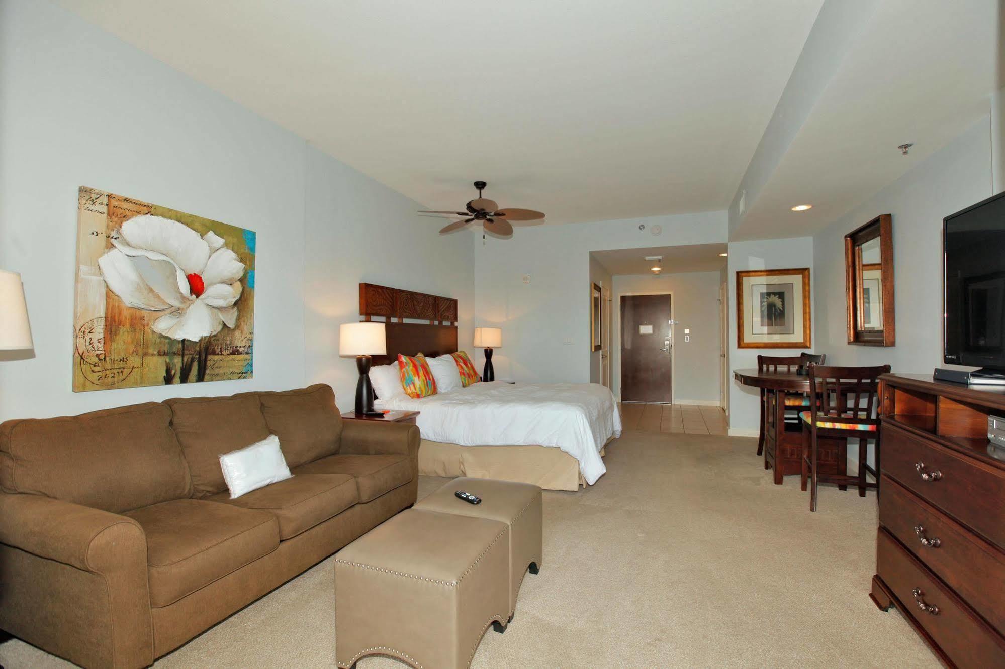 Luau By Panhandle Getaways Hotel
