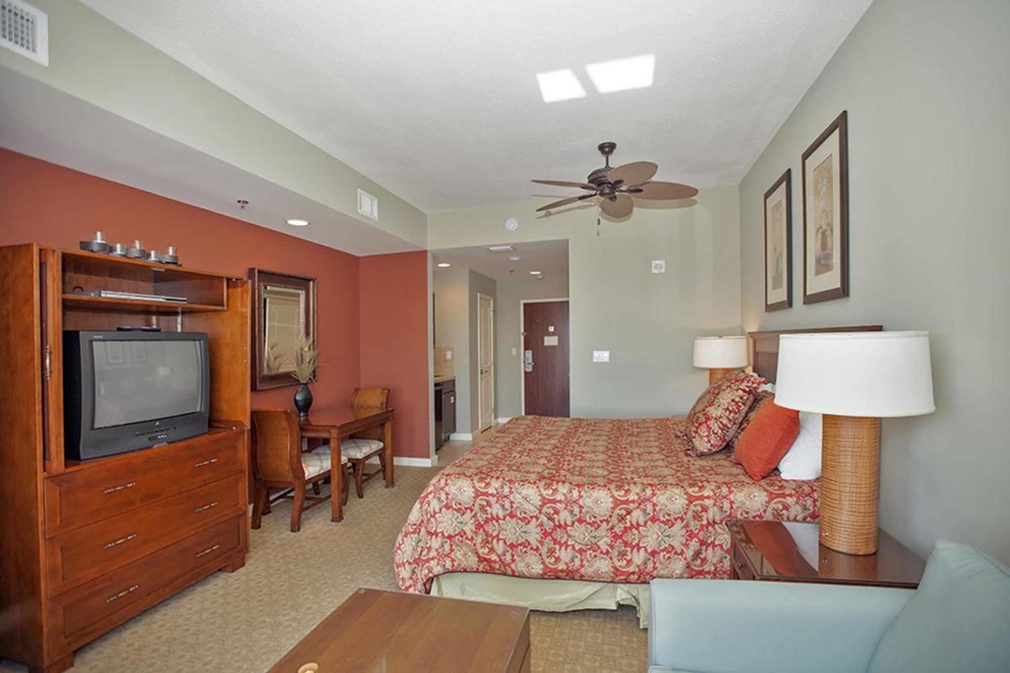 Luau By Panhandle Getaways Hotel