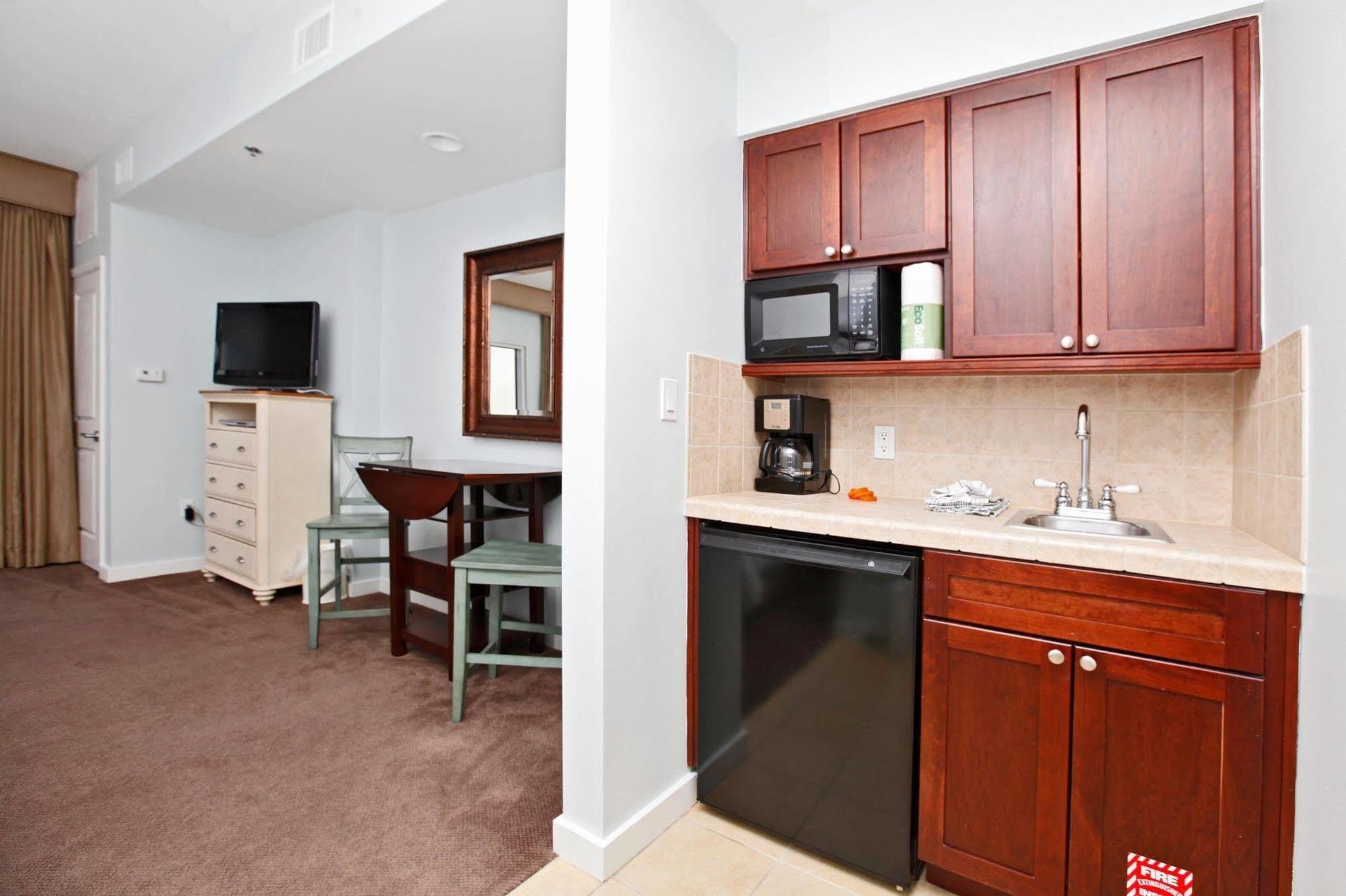 Luau By Panhandle Getaways 3*