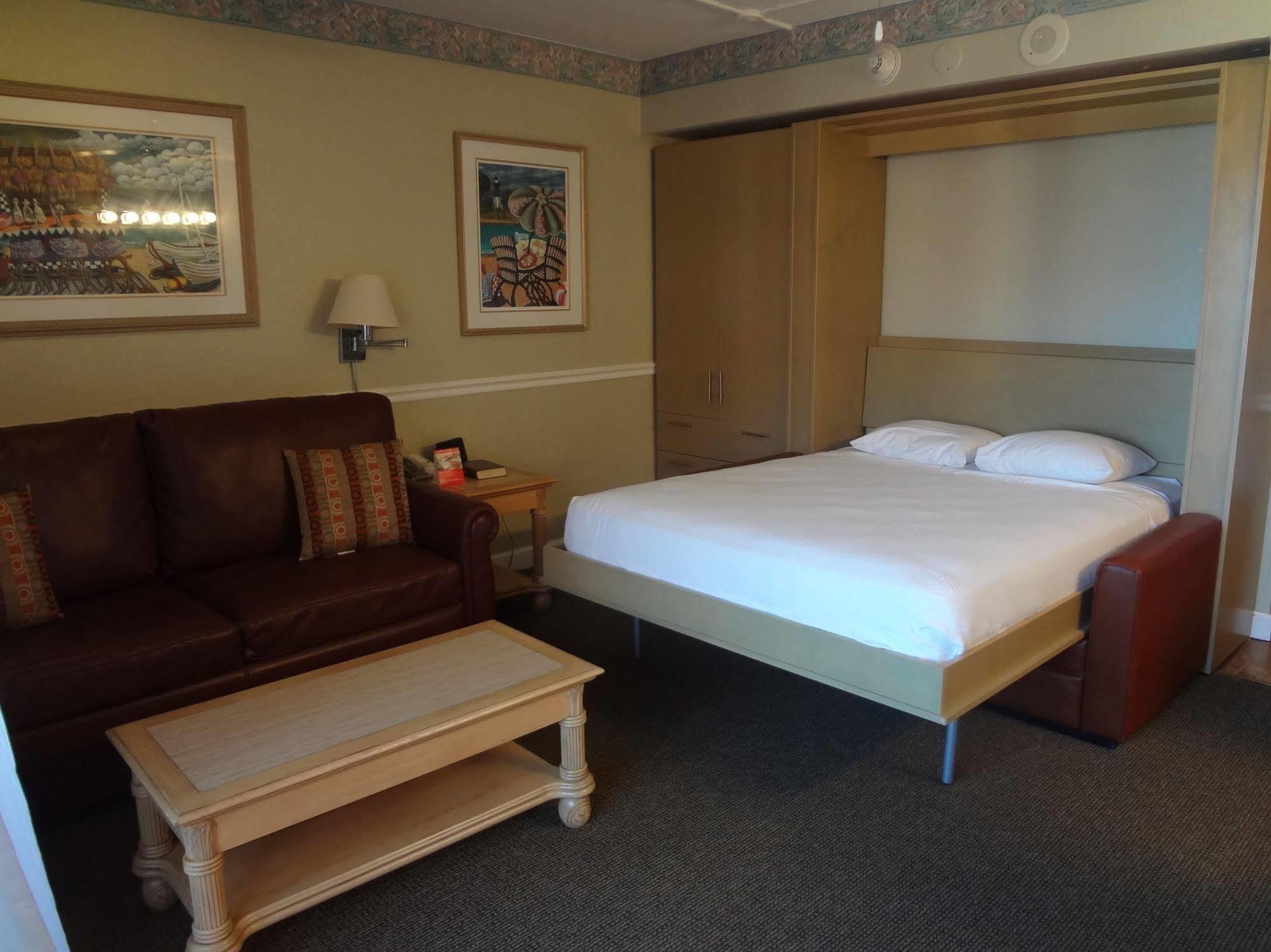 Lighthouse Cove 3*