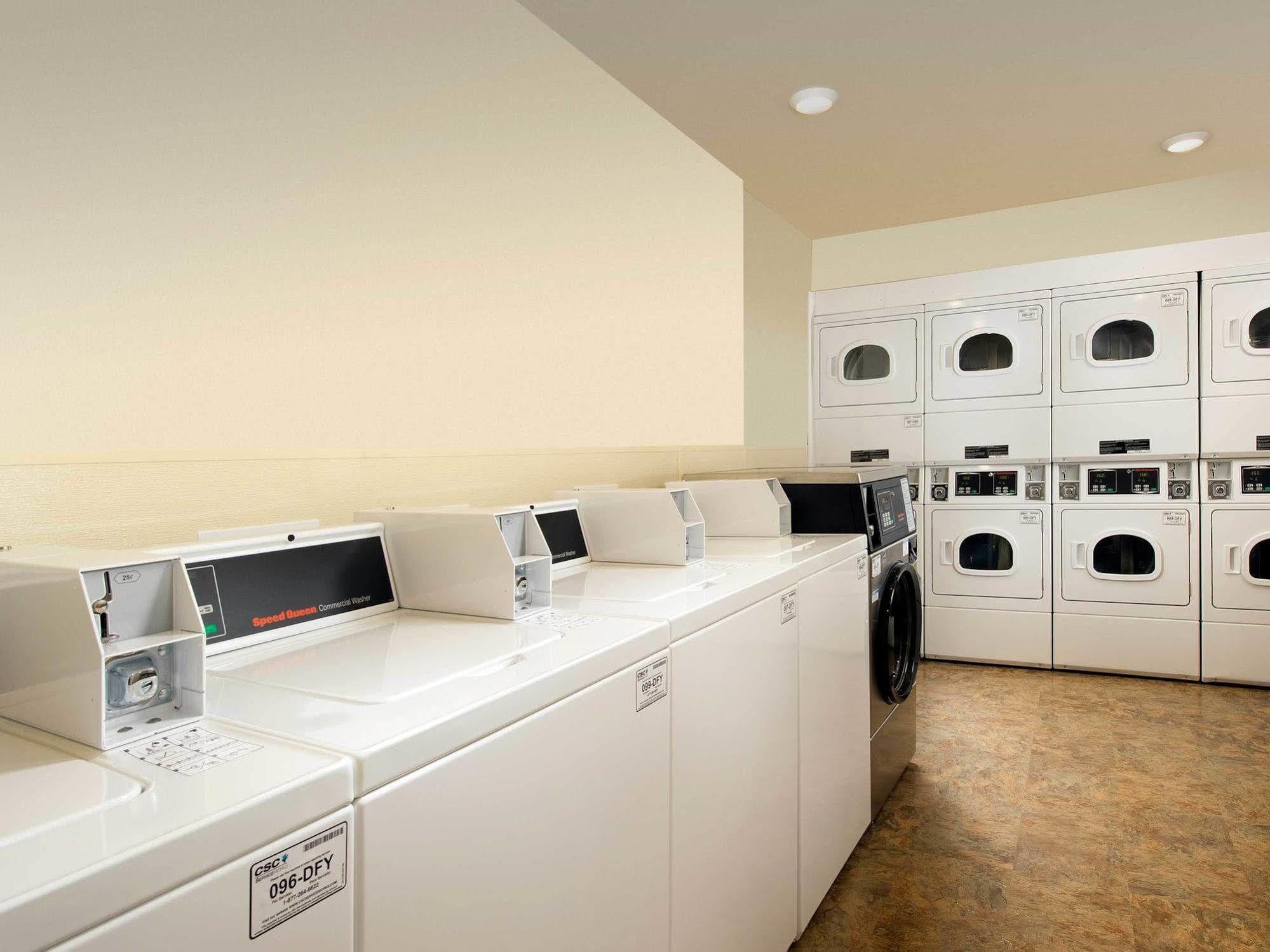Woodspring Worth 2* Lake Worth Beach