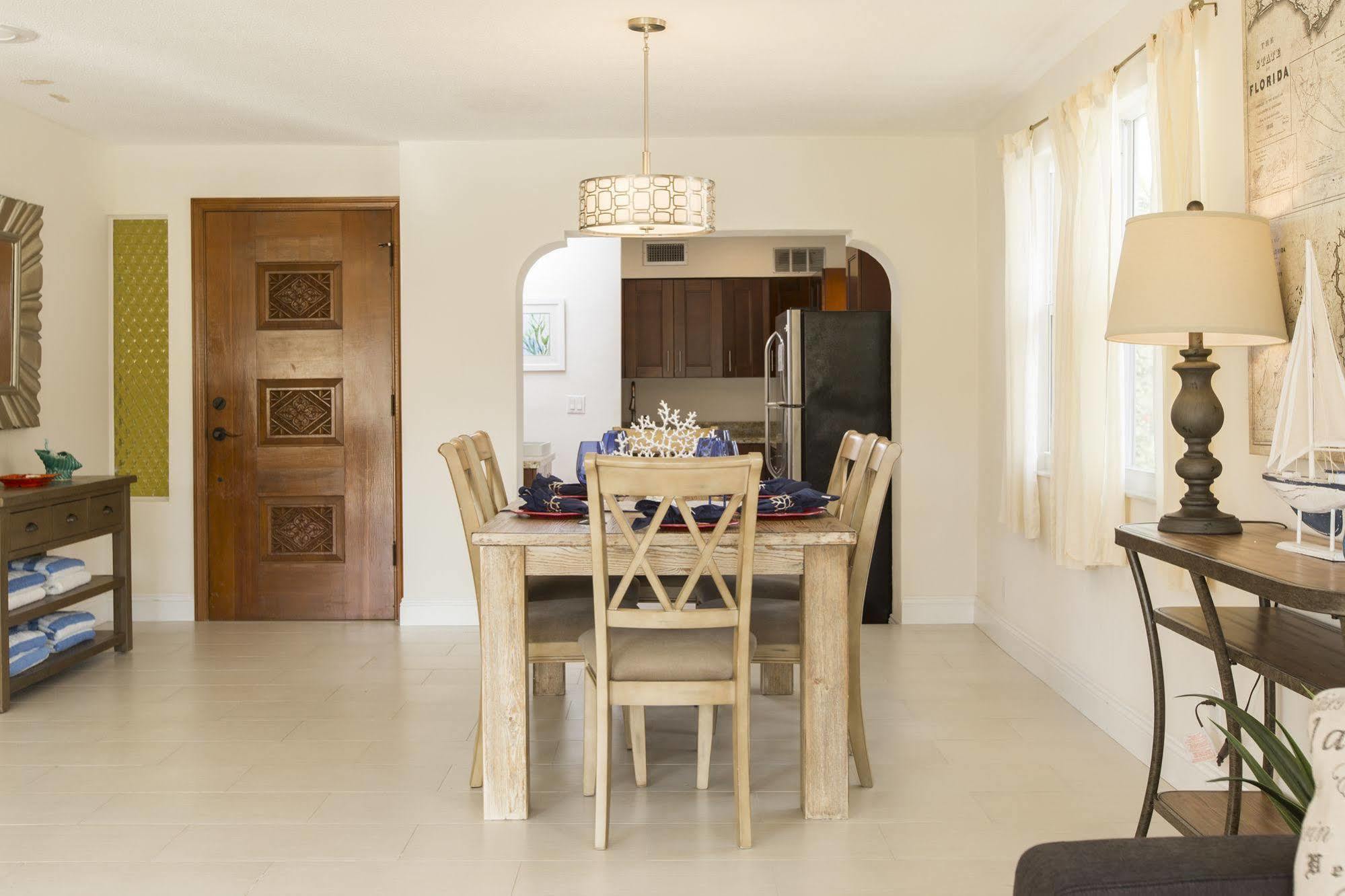 Sunny Shores & Suites Inn