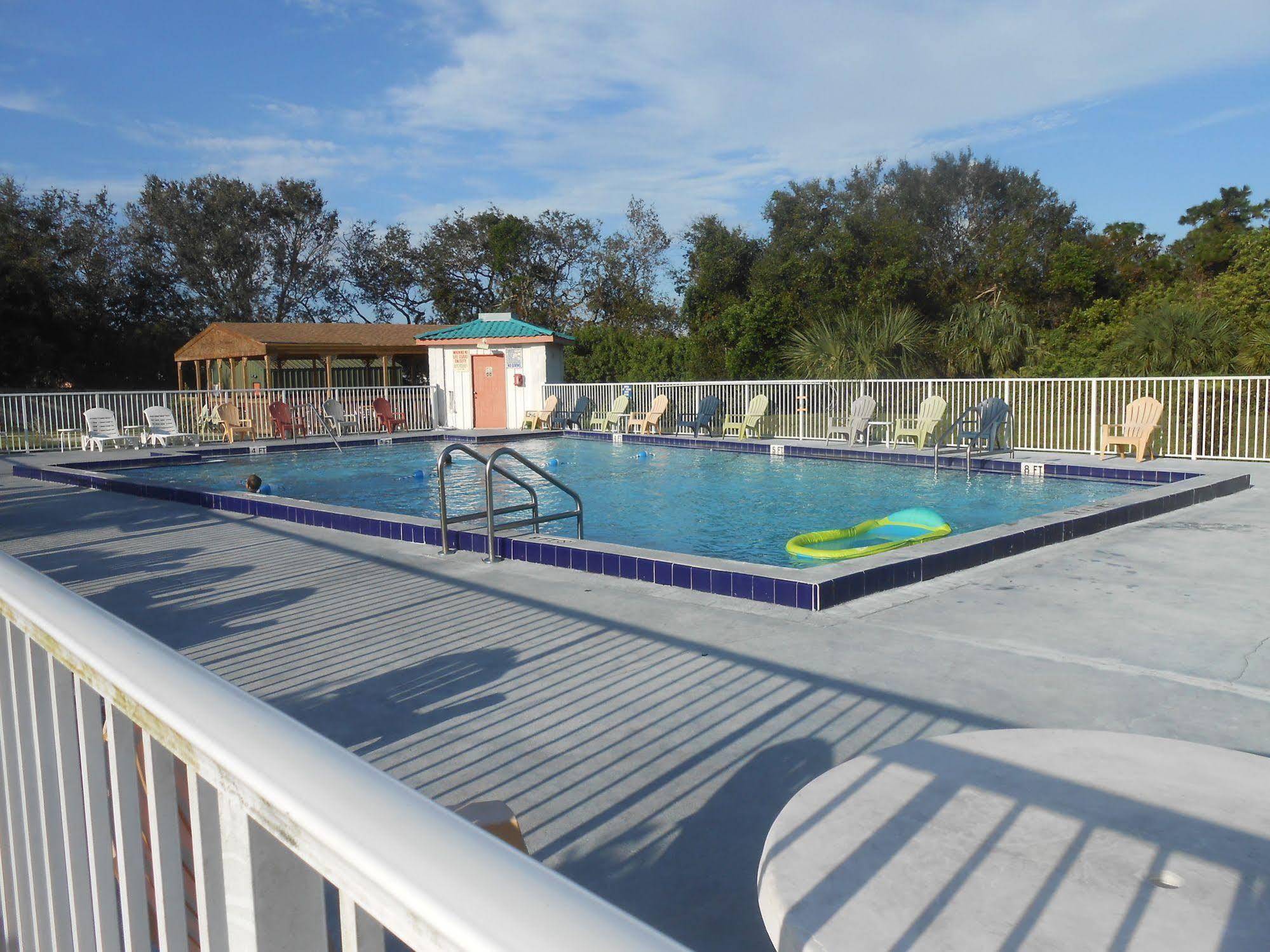 Hotel Executive Garden Titusville