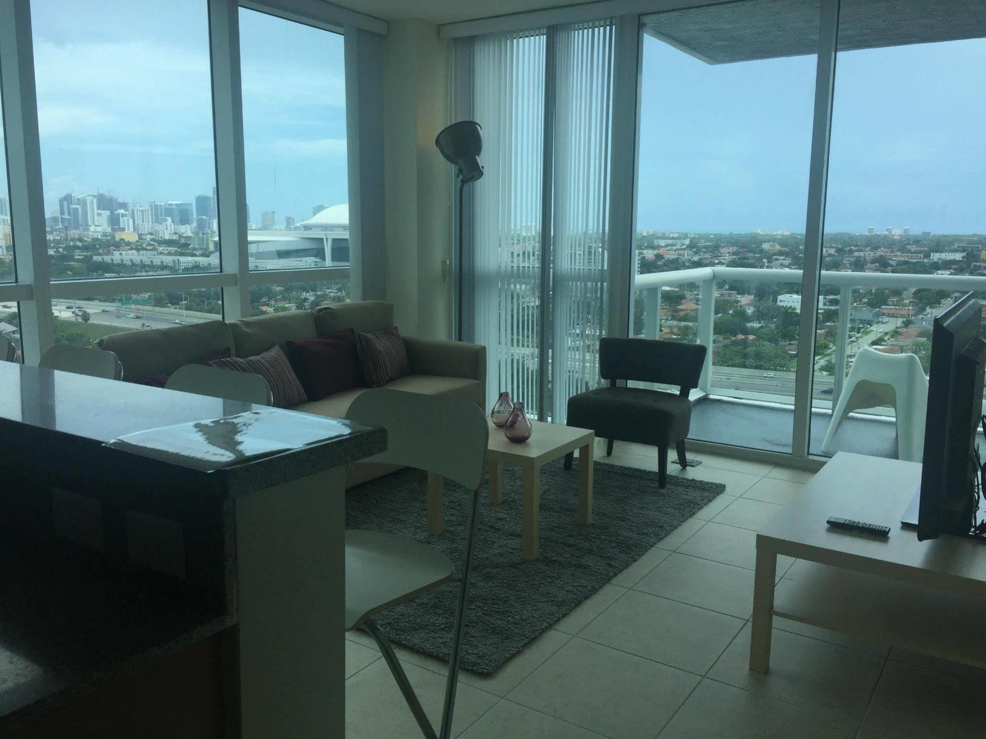 Lyx Suites By The River *