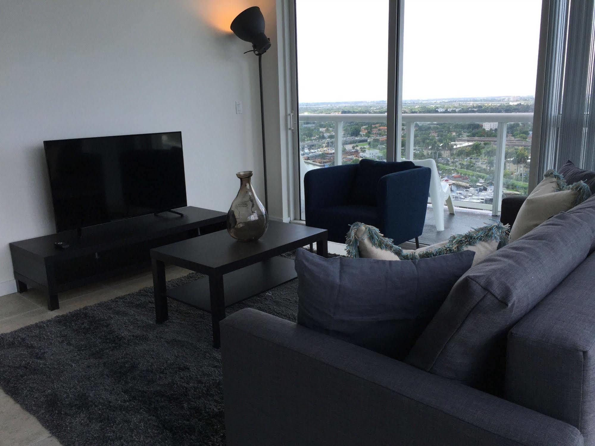 Lyx Suites By The River Apartment