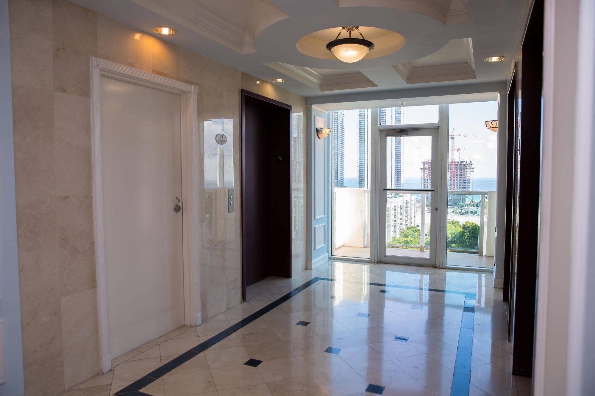Best Holiday Suites 4*