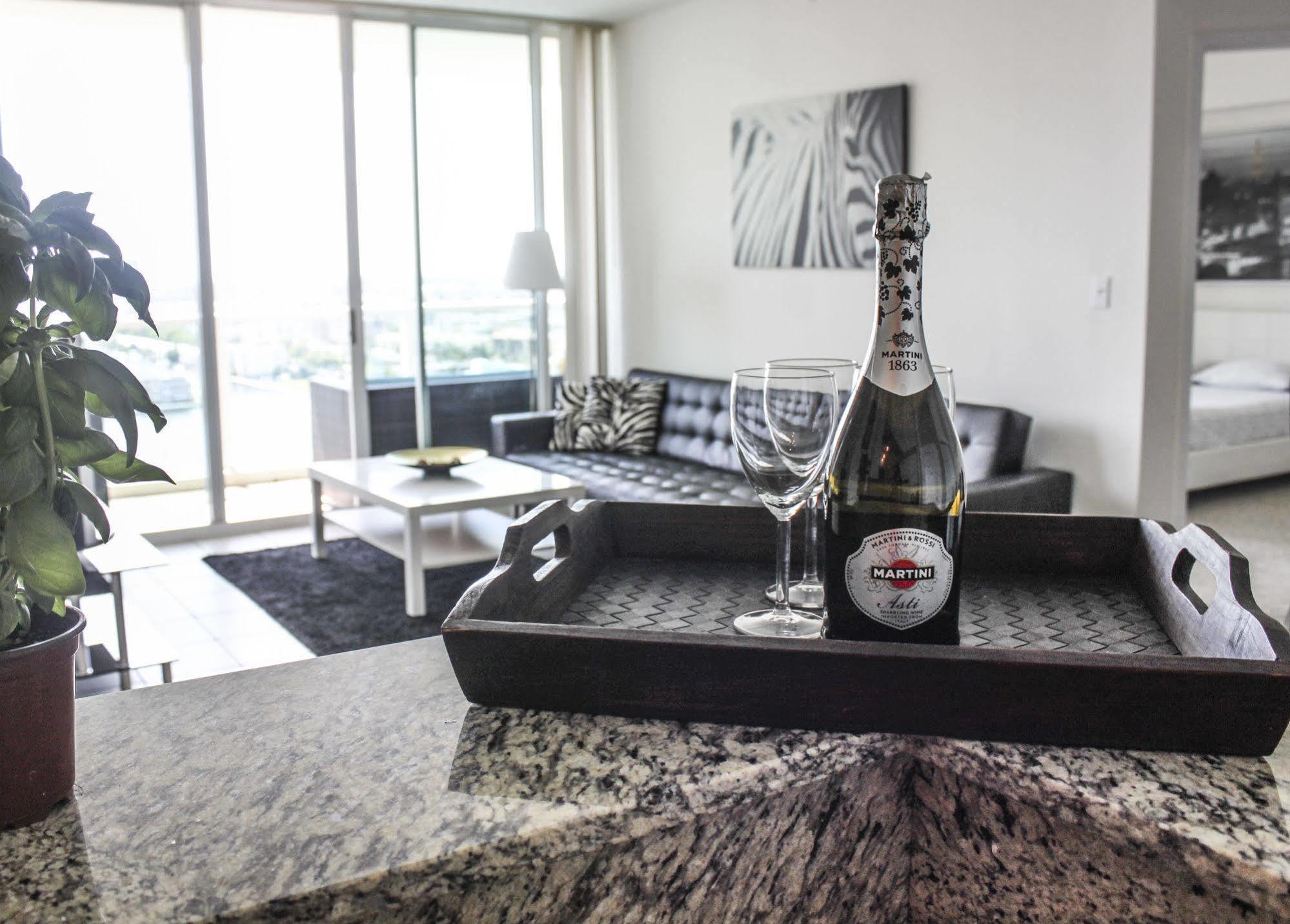 Best Holiday Suites Botel