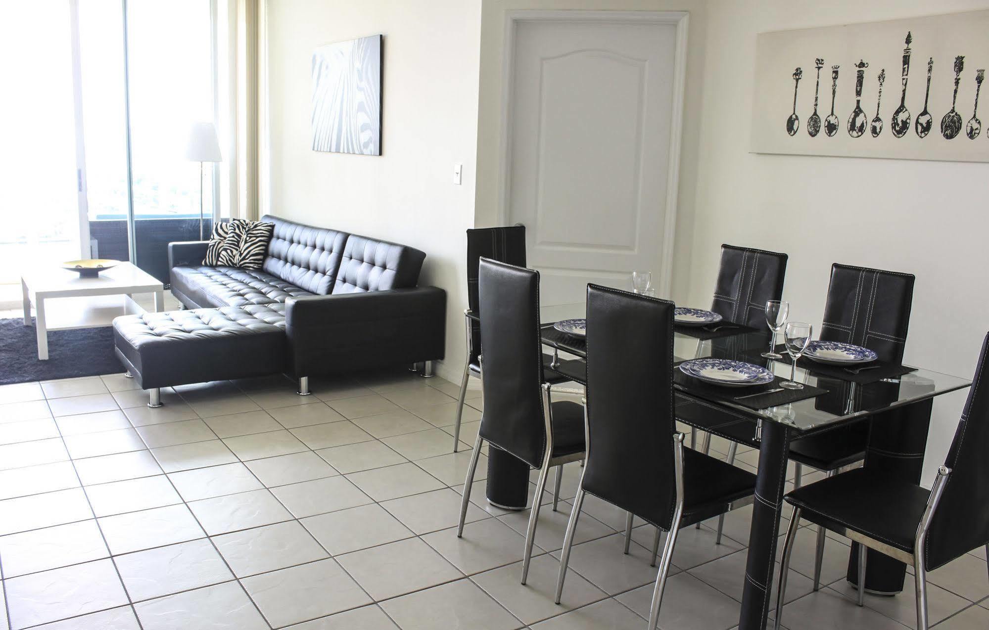 Best Holiday Suites Botel 4*
