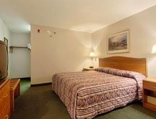 Super 8 By Wyndham Orlando Near Florida Mall Hotel