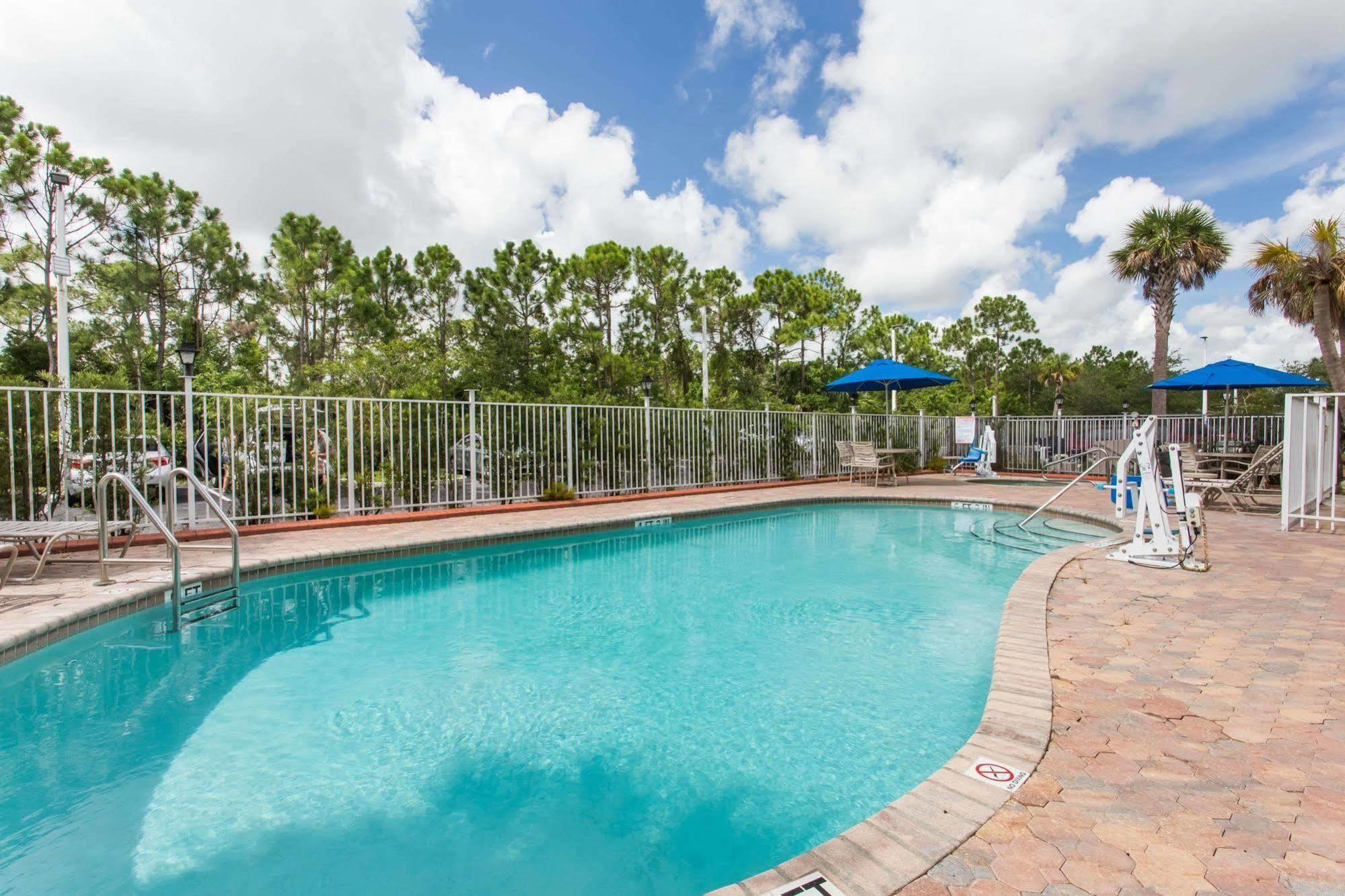 Days & By Wyndham Pierce I-95 3* Fort Pierce