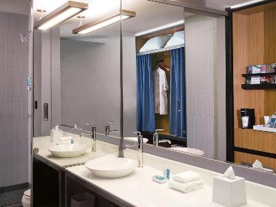 Aloft Airport Hotel