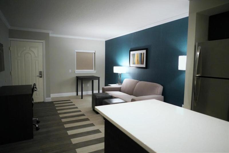 Hawthorn By Wyndham Gateway Hotel
