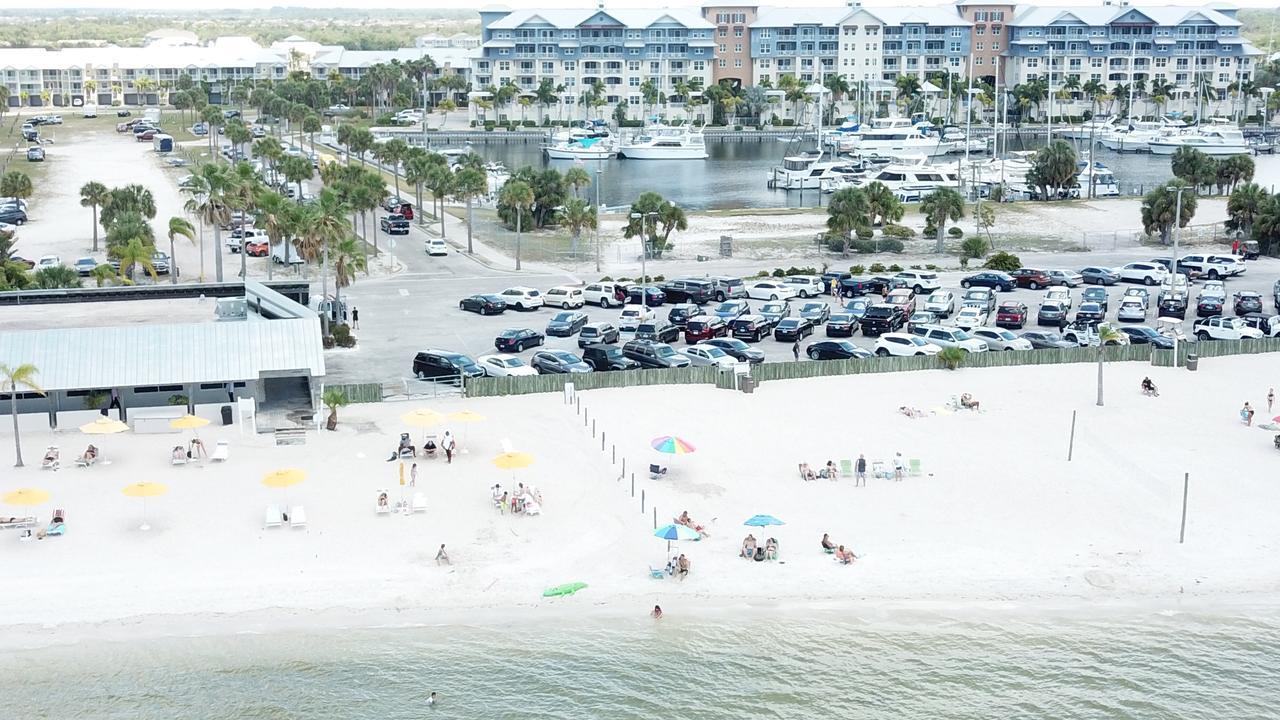 Aparthotel Tampa Bay, Step Away, Wifi, Free Parking,pools, Jacuzzi Ruskin