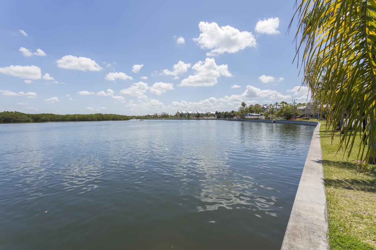 Tampa Bay, Step Away, Wifi, Free Parking,pools, Jacuzzi * Ruskin