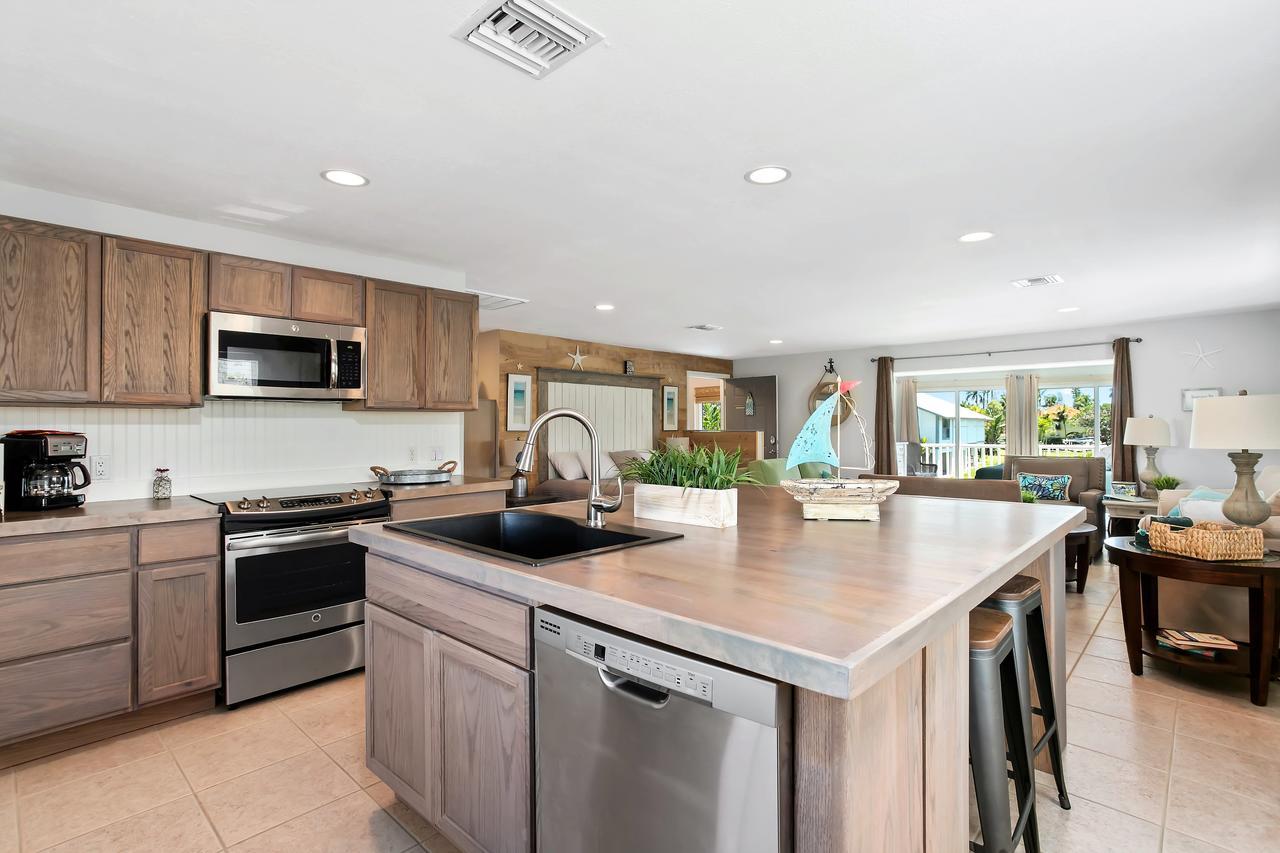 Latitude 26 Waterfront Boutique - 3*