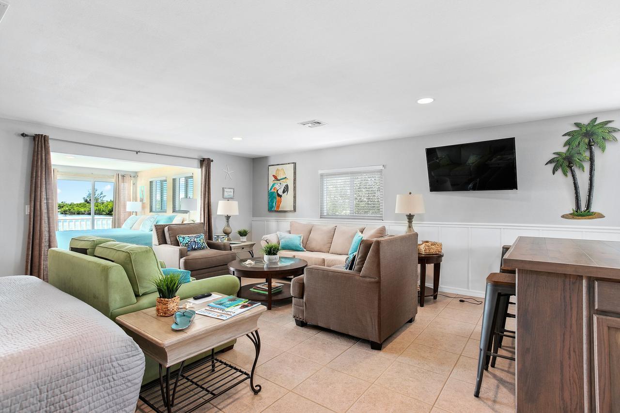 Latitude 26 Waterfront Boutique -
