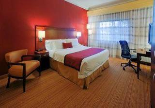 Courtyard By Marriott Orlando Mary North Hotel Heathrow