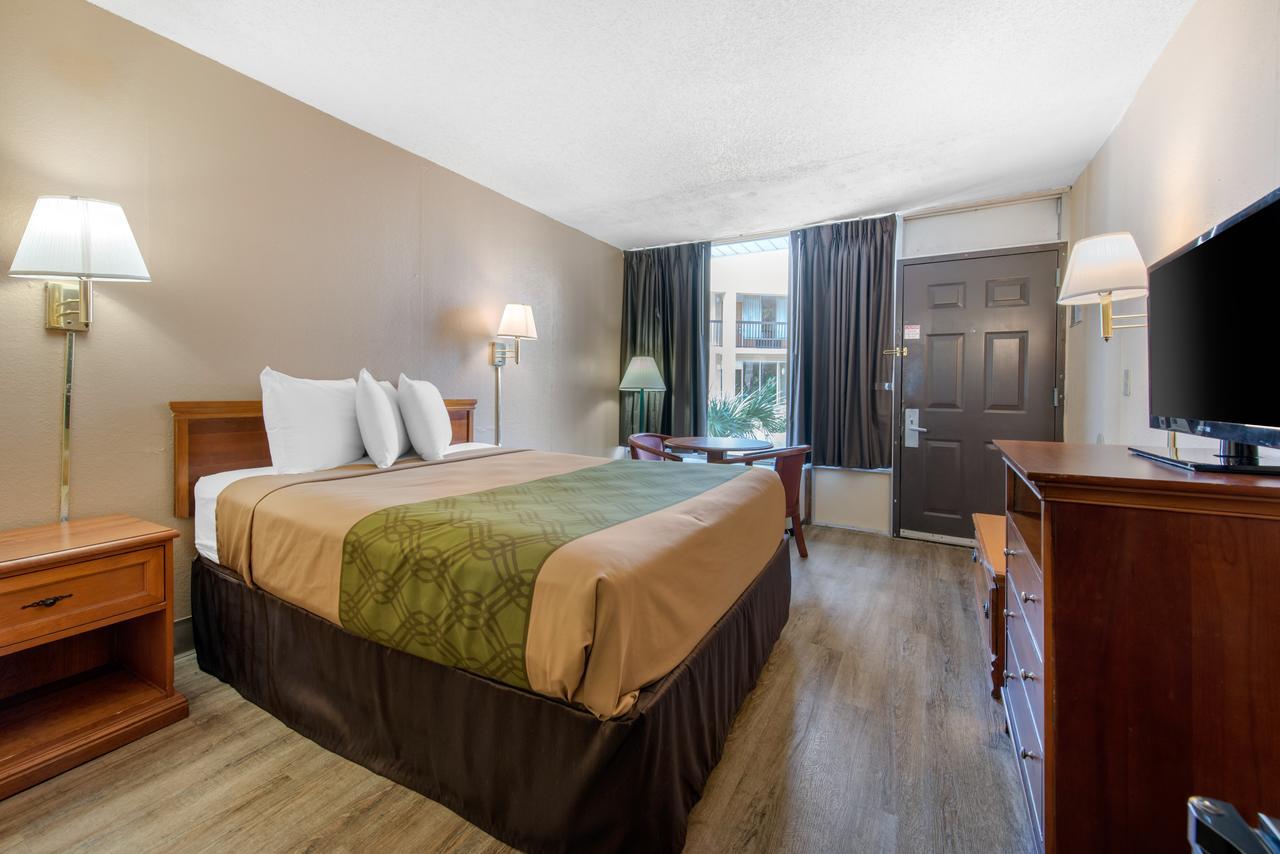 Econo Hotel