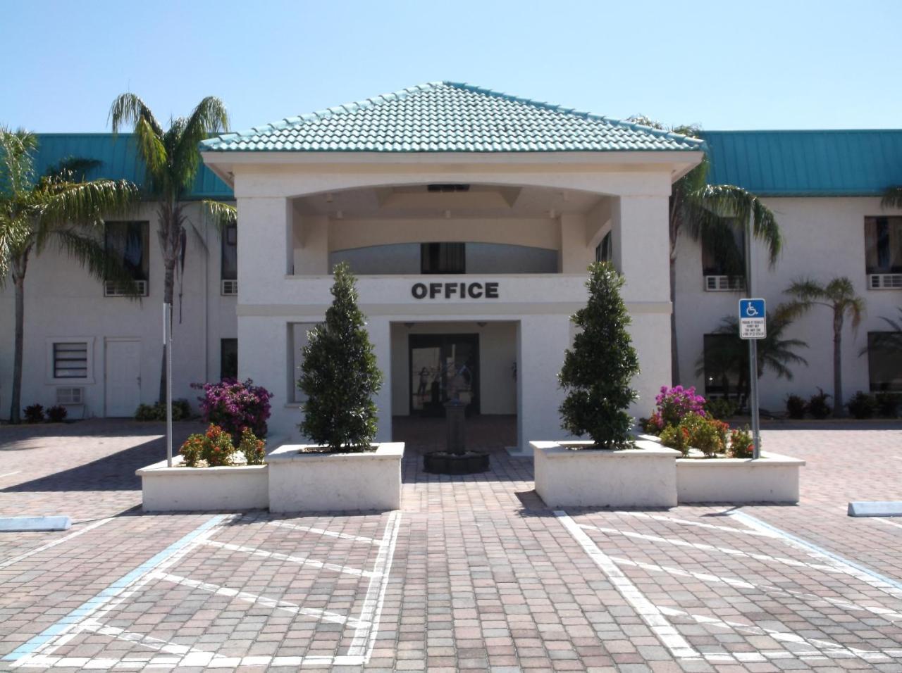 Days & By Wyndham 2* Okeechobee