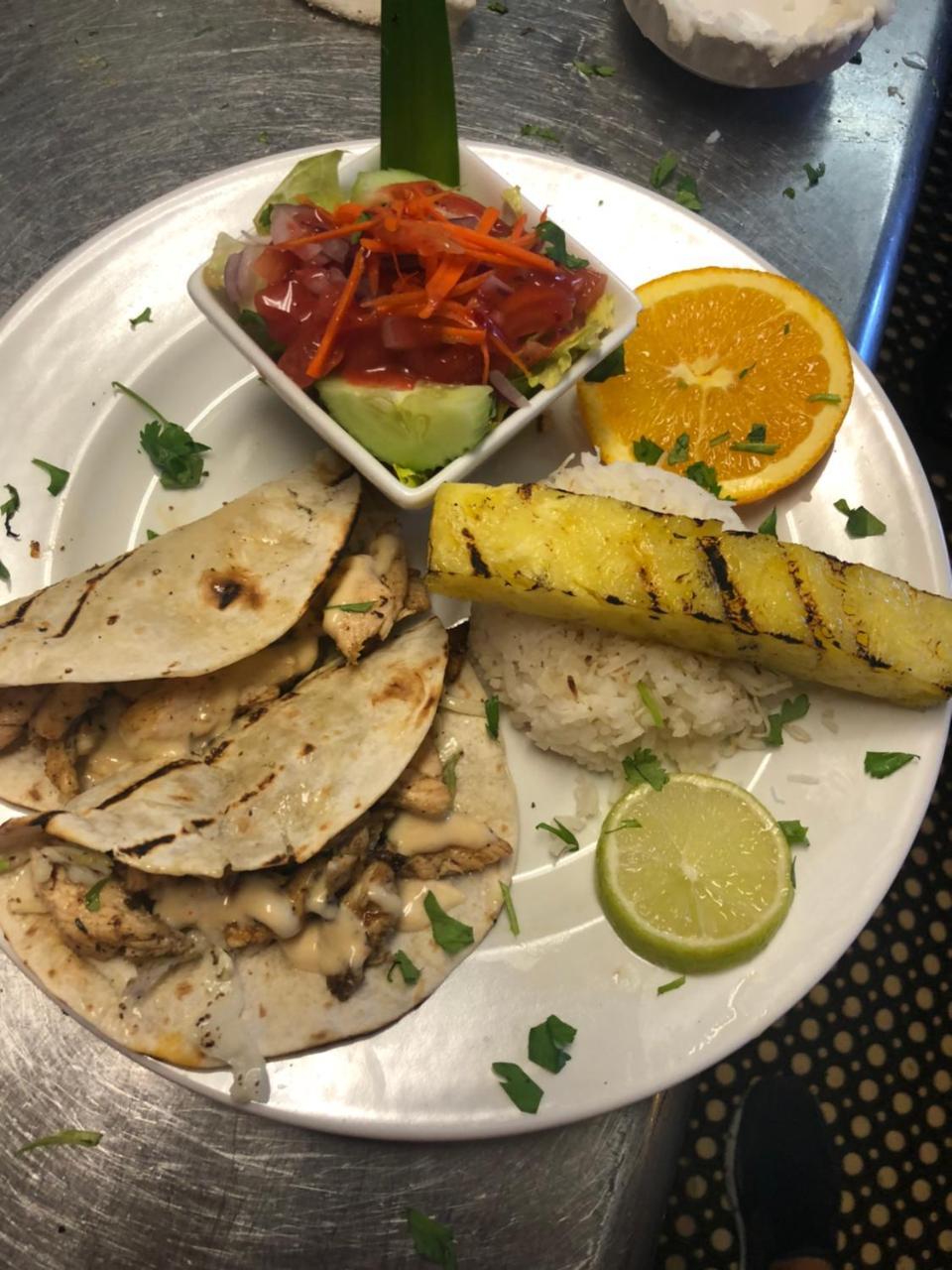 Resort Rhumcay Beach And Grille