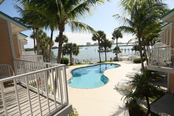 Waterfront Hotel 3*