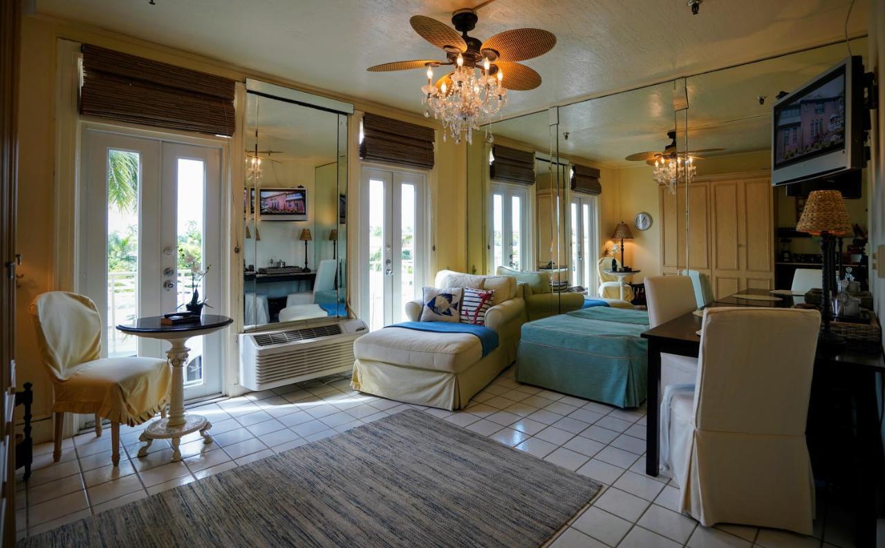 Renovated In The Heart Of Palm - Free Parking, Security Box Aparthotel