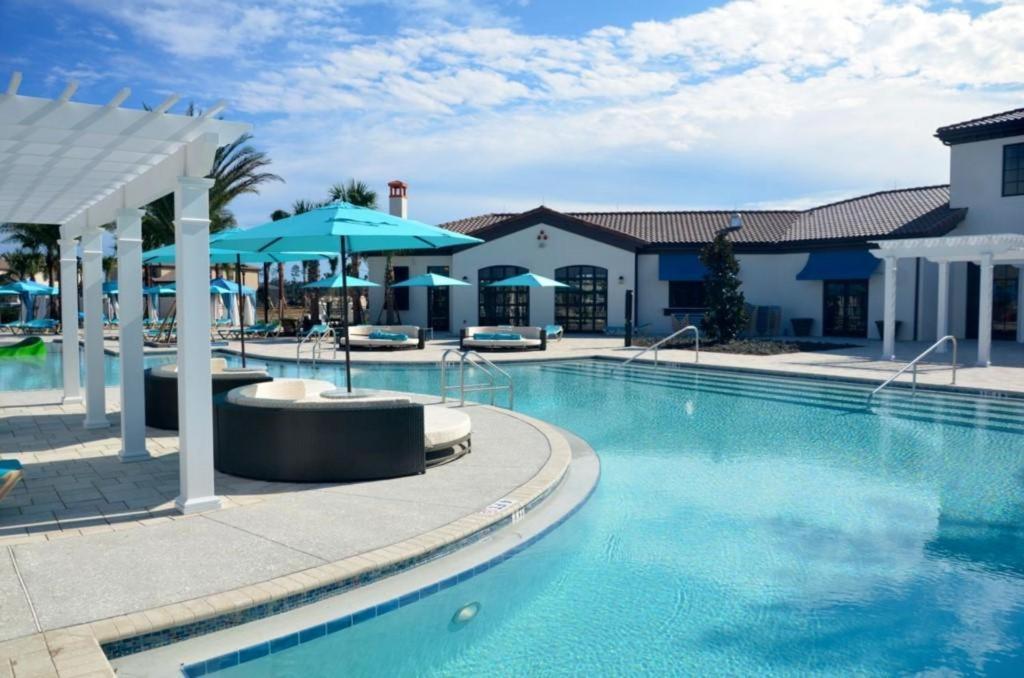 Villa Windsor At Westside *