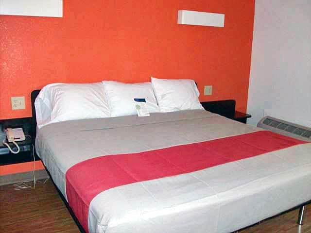 Hotel 6-miami, Fl 2*
