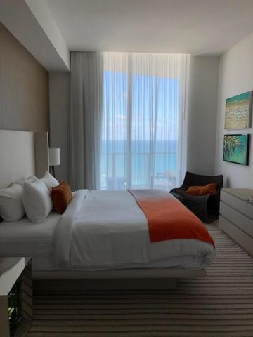 Hyde Beach Ph41 * Hollywood