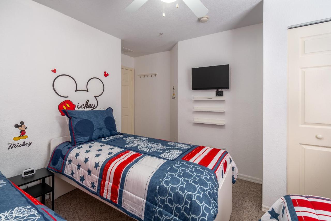 The At Seven Dwarfs Lane Apartment *