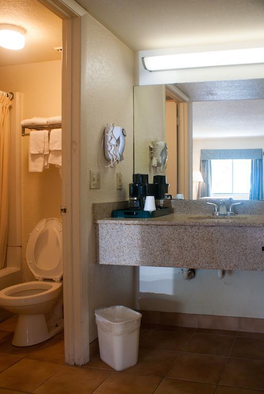 Country Hearth Inn-